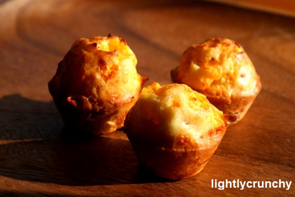 breakfast bacon and cheddar mini-popovers